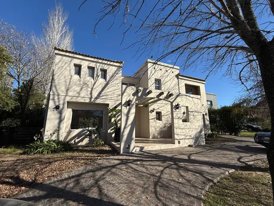 Casa En  Venta 3 Dormitorios Barrio Sain Matthews Pilar-apto Crédito 