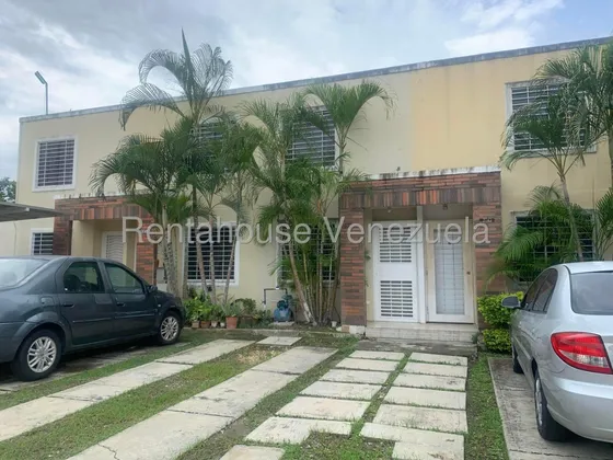 Raiza Suárez Vende Casa Remodelada A Estrenar Ubicada En Cabudare 2 5 2 2 8 1 5 Con Pisos En Porcelanato, Cocina En Granito.