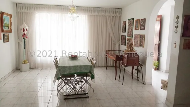 Venta Hermosa Casa En Calle Cerrada Con Vigilancia En Piedra Azul #24-23619 Ijp