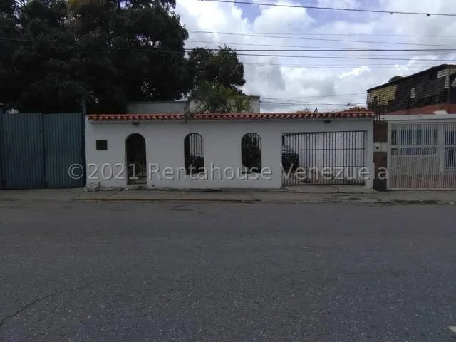 Venta Terreno Con Construcción Ubicado En La Urbanizacion Nueva Segovia Barquisimeto ; Contacta Tu Asesora Mehilyn Perez ;