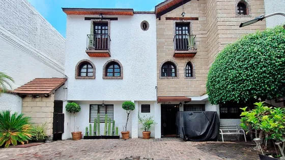 Linda Casa Ideal Para Tu Familia, C/depto Indep En P.b. Excelente Ubicación