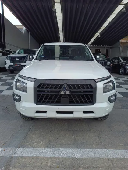 Mitsubishi L200 2.4 Cd Glx 4x2 Mt