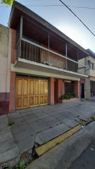 Casa En V. Alsina 4 Amb. Terminaciones De Primera. Espacio Luz Y Confort. A Una Cuadra De La Plaza. 