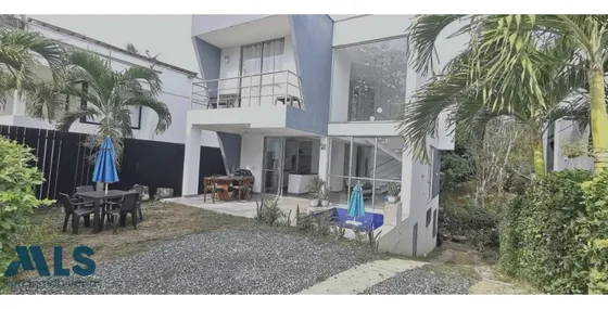 Hermosa Casa Con Muy Buenos Espacios Unidad Cerrad...(mls#246478)