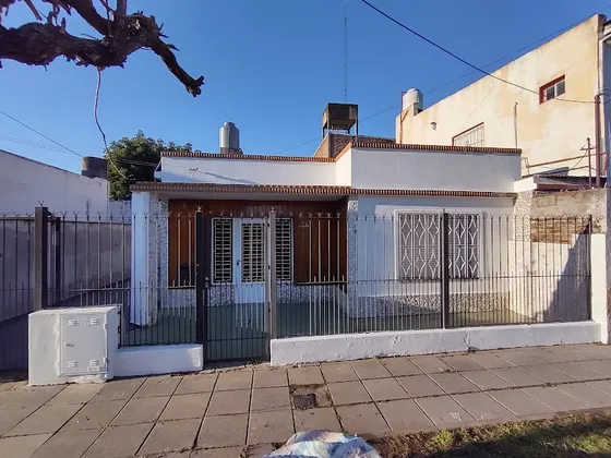 Casa En Alquiler Anual A Dos Años (24 Meses) En José C. Paz Centro.