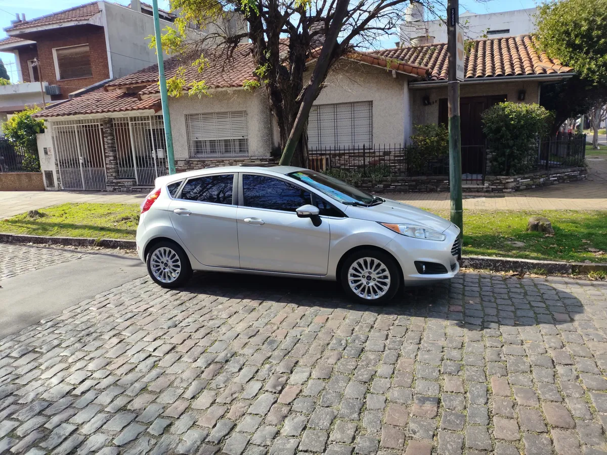 Ford Fiesta Kinetic 1.6 Titanium 120cv