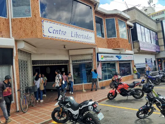 Centrico Local En Alquiler, Rafael Gamarra Ofrece, 2e7397 En El Cc Libertador, Cercano A Diversos Comercios Y Con Alto Transito Peatonal, Cuenta Con Baño Interno. Ideal Para Emprender Cualquier Negoci