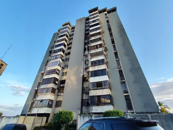 Apartamento En El Conj. Resd. Residencias Uriman I, Sector Alta Vista