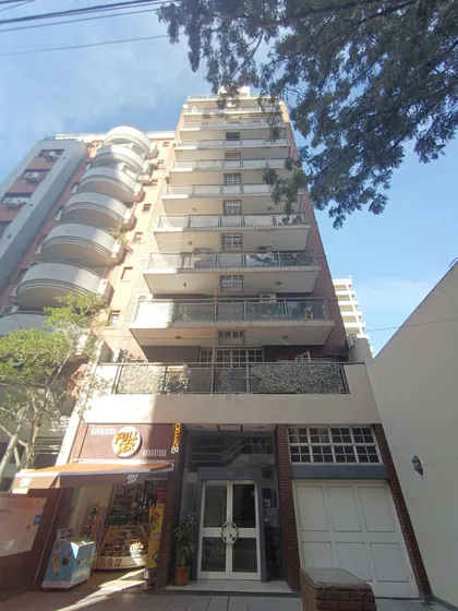 Departamento De Cuatro Ambientes Con Cochera En Lomas De Zamora