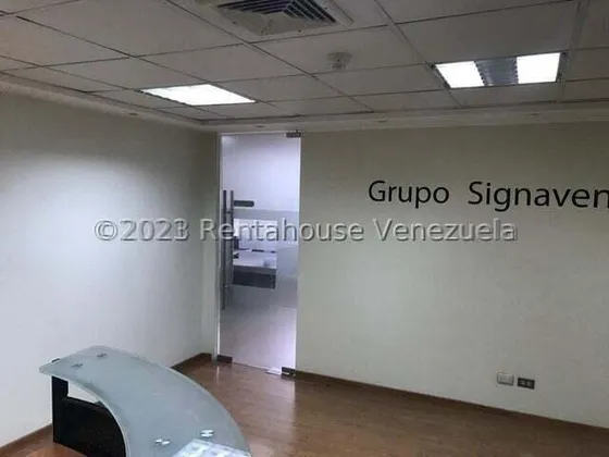 ¡tu Nueva Oficina Espera! Totalmente Amoblada Mls #23-22906