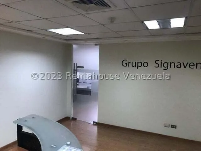 ¡tu Nueva Oficina Espera! Totalmente Amoblada Mls #23-22906