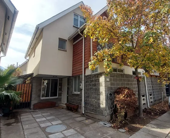 Casa En Condominio Con Piscina (4d-3b)- Huechuraba