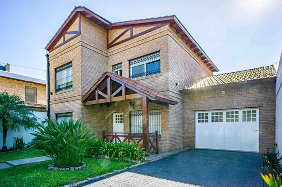Venta Casa Chalet 3 Dormitorios Pileta Quincho 