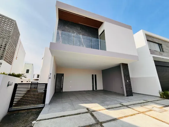 Casa En Venta En Veracruz Fracc. Punta Tiburón Con Alberca.