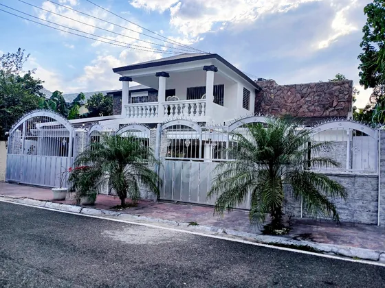 Grandiosa Casa En Venta Urbanización El Paraíso, Santiago (hfc-234)