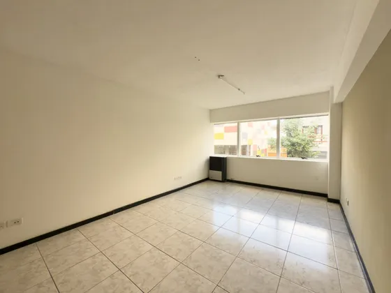 Oficina En Venta A La Calle Con Privado Ubicado En Zona Centro Mar Del Plata