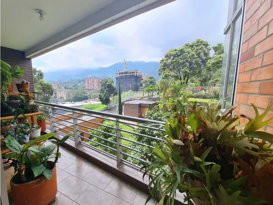 Apto Con Amplios Espacios Y Vistas Increíbles En ¡loma Del Escobero!