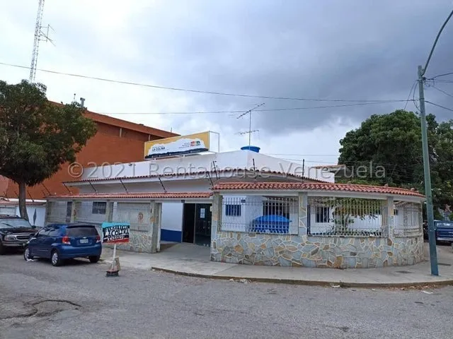 Casa Comercial Y Residencial En Catia La Mar En Venta A Pie De Calle  Con Local Comercial 22-8083