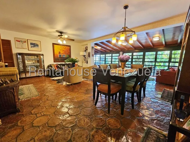 La Bonita !! Espectacular Apartamento, Tipo Casa, Ubicado En Planta Baja, Con Hermoso Jardín, Área Parrilera, Caney, 4 Hab., 3 Baños, 2 Pe. Calle Cerrada Con Vigilancia 24/7. Excelente Ubicación !!