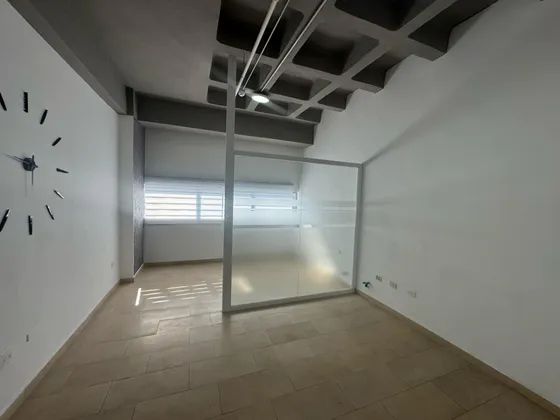 Jp17 Local Comercial En Alquiler En Centro Comercial Concepto La Viña, Con Planta 100%