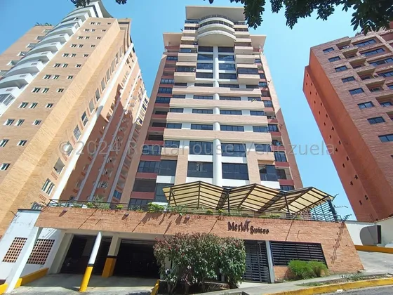 Hermoso Pent House Duplex A Estrenar En La Urbanizacion El Parral, La Mejor Vista De La Ciudad, Cuenta Con 3 Terrazas 5 Habitacines, 5 Banos, Un Lienzo En Blanco Para Remodelar A Su Gusto