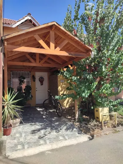 Casa Familiar Con Quincho En Condominio