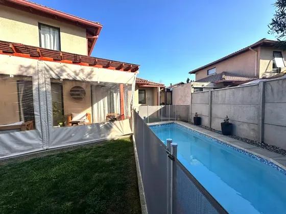 Vende Amplia Casa Condominio 4d 4b Y 2 Estac Huechuraba