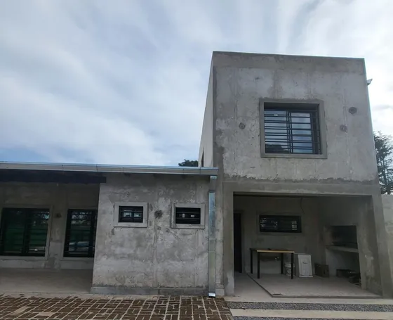 Casa En Venta - 1 Dormitorio 2 Baños - Cocheras - 699mts2 - Tandil