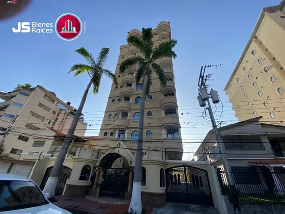 Se Vende Exclusivo Y Amplio Penthouse De 3 Niveles Ubicado En La Urb La Soledad Res Castillo Real. 013js