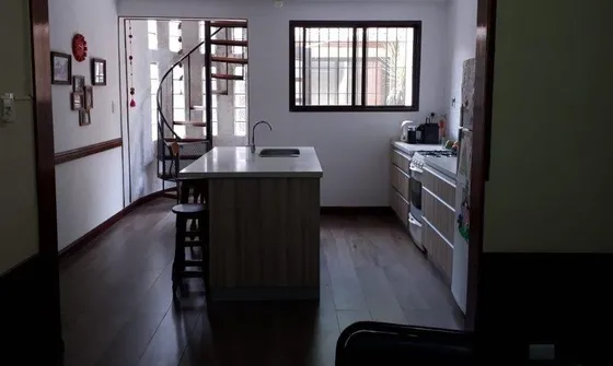 Casa En Venta - 4 Dormitorios 3 Baños - Quincho Con Parrilla -160mts2- Quilmes