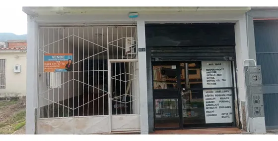 Casa Con Local Comercial En La Esmeralda - En Venta.