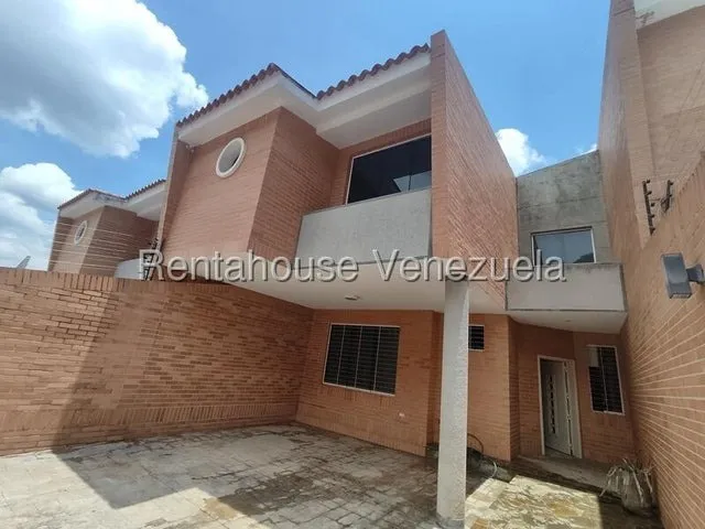 Excelente Ubicacion,  En Venta. Comoda Y Remodelado Townhouse Inm, En Calle Cerrada. La Trigaleña