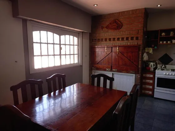 Casa En Venta - 3 Dormitorios 2 Baños - Patio Y Pileta -  340mts2- Lomas Del Mirador