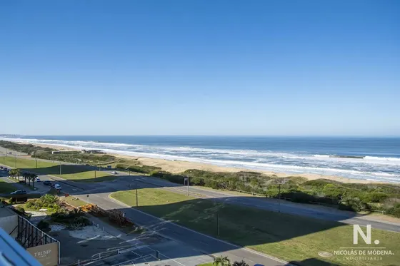 Departamento En Torre Lobos En Venta, Unidad De 3 Dormitorios Con Vista Al Mar, Punta Del Este 