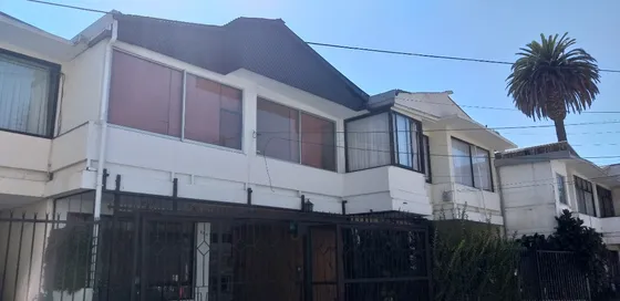 Casa Grande Y Cómoda Con Muy Buena Ubicación.
