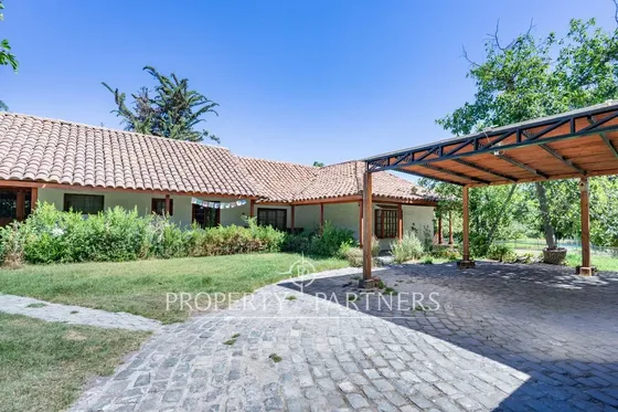 Atractiva Propiedad En Exclusivo Sector Santa Rita