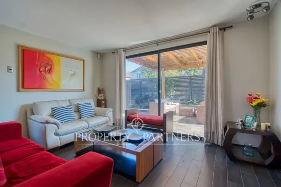 Casa Remodelada En Un Barrio Con Excelente Conecti...