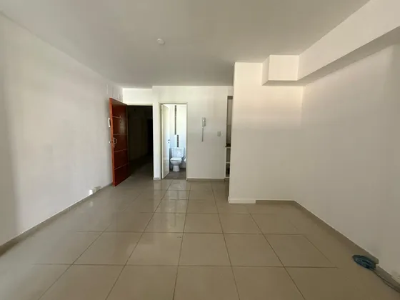 Departamento Monoambiente De 50m2 - Luminoso - Corro Al 100 - B° Centro