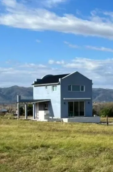 Casa En Venta - 2 Dormitorios 2 Baños - Cochera - 300mts2 - Los Reartes, Córdoba