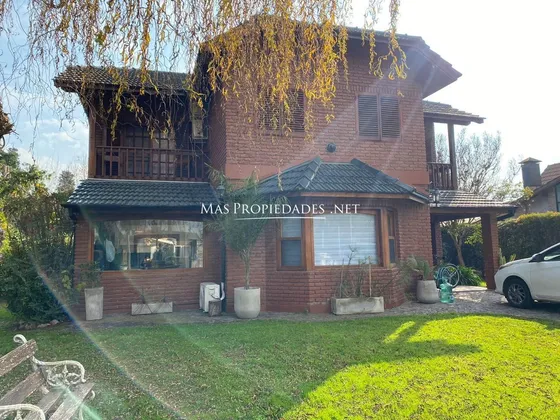Casa En Venta 3 Dormitorios En Barrio La Martona