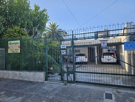 Venta Casa De 5 Ambientes Con Cochera, Jardín Y Patio