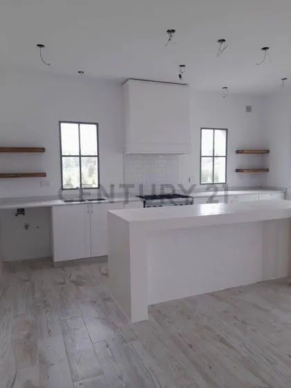 Venta De Casa 5 Ambientes En Puertos / Araucarias, Escobar