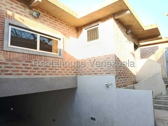 Rentahouse Vende Amplia Y Remodelada Casa En Naguanagua 26-12058 Sp