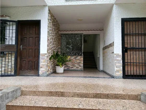 Apartoquinta Comercial En Alquiler En Urb. Trigal Norte Crcb-9167093
