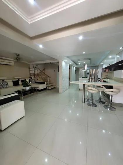 Vendo Hermoso Townhouse Completamente Amoblado Y Equipado De En Los Frailes