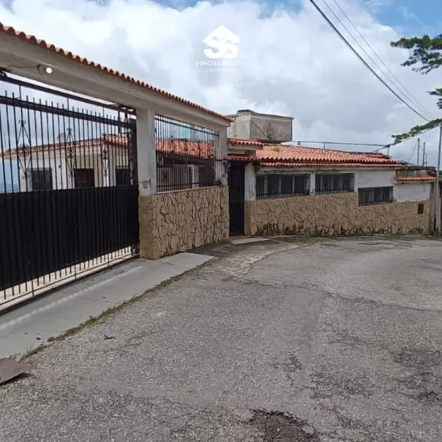 Bella Casa En San Antonio De Los Altos, En Venta