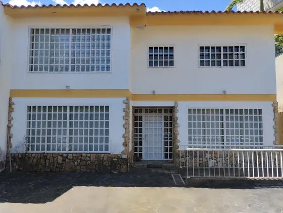 Amplia Casa En Venta Urb. Miranda, Negociable!. 25-14353 Ec