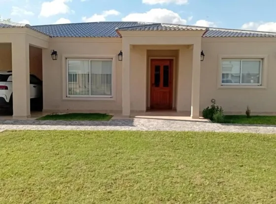 Casa En Venta - 4 Dormitorios 3 Baños - Presidente Perón