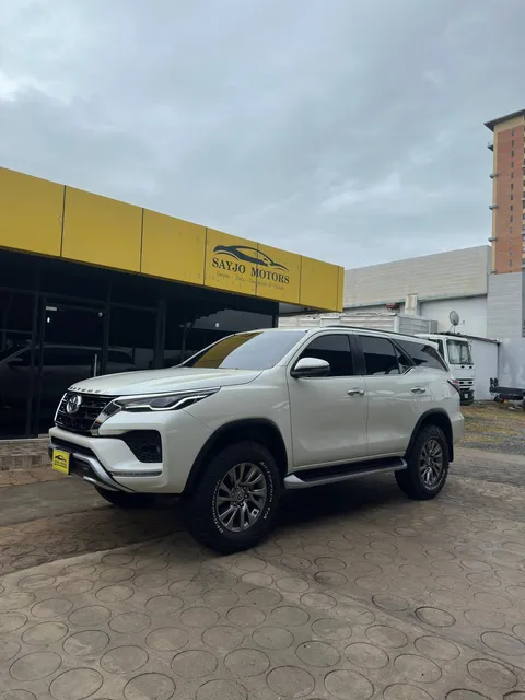 Toyota Fortuner Vrx+