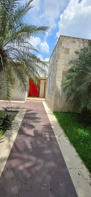 Imponente Casa En La Urb. Guaparo 840 Mts. Calle Cerrada G.g